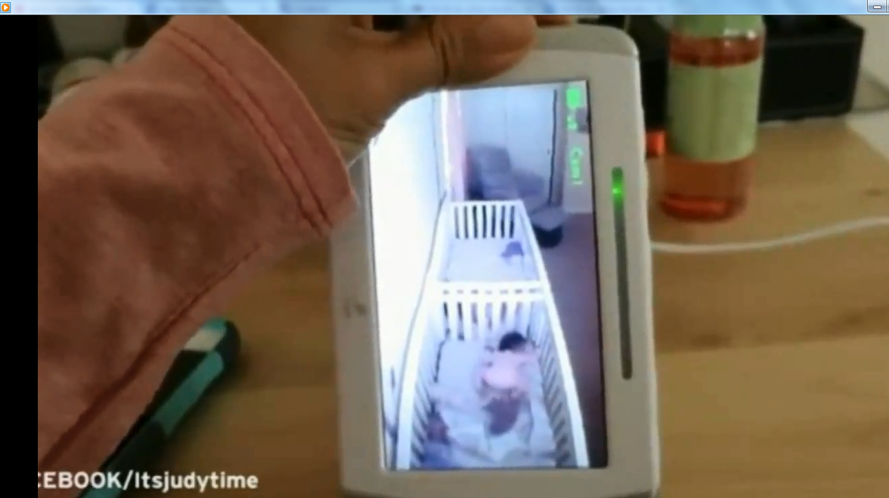 Cap song sinh gia vo ngu khi me kiem tra hinh anh