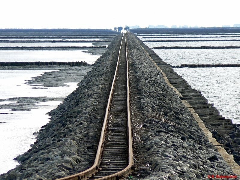 Vào mùa đông, băng trên Biển Wadden cản trở mọi phương tiện. Hồi ấy hành khách mất khoảng 6 giờ để đi từ đất liền tới đảo Sylt bằng tàu biển. 