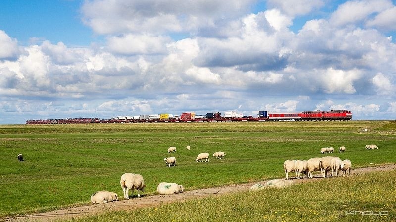 Do biên giới thay đổi, tuyến đường cũ tới Sylt tách thành hai phần, gồm một phần trên lãnh thổ Đức, còn phần kia trên lãnh thổ Đan Mạch. Nếu hành khách muốn tới đảo Sylt trong thời gian ngắn nhất, họ phải xin thị thực Đan Mạch.