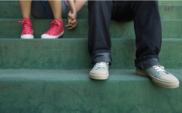 Cam thieu nien hen ho vao buoi toi o Indonesia hinh anh