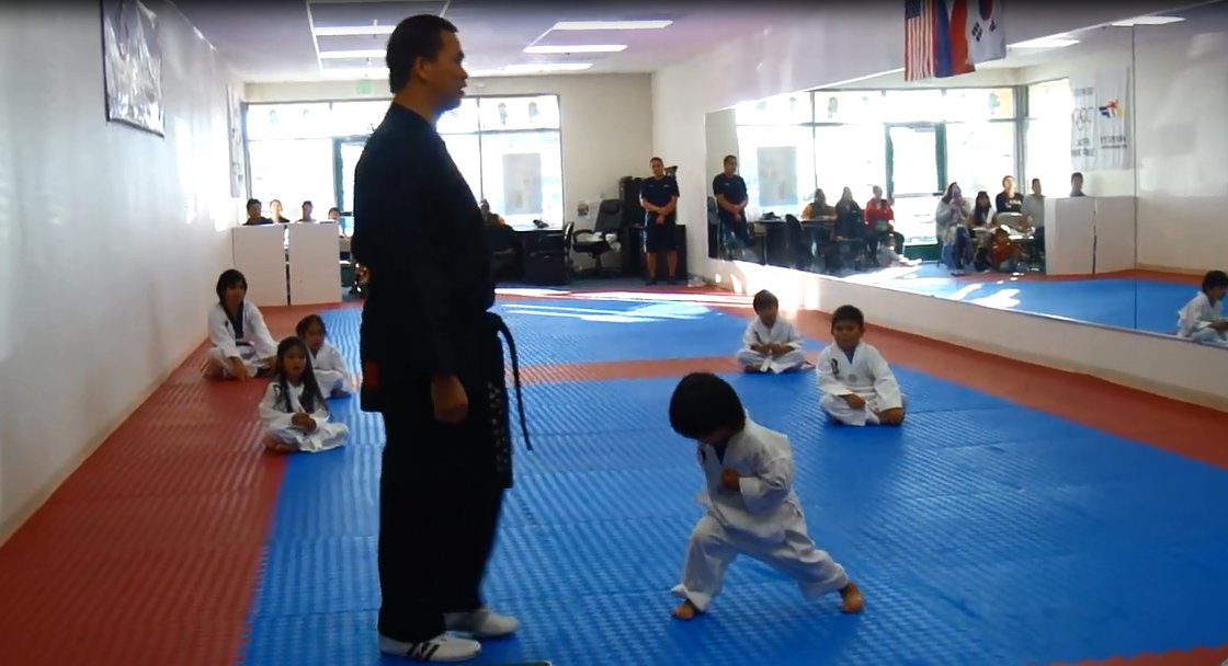 Be gai tap vo hinh anh