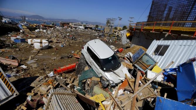 Dong dat lai tan cong Chile hinh anh