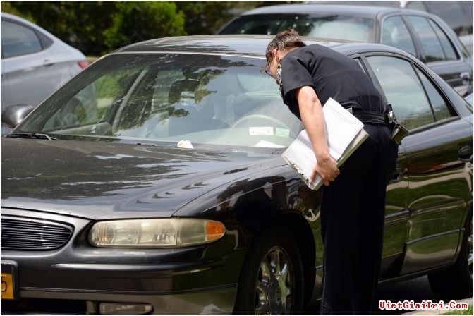 Cu tuong canh sat la ban nhau hinh anh