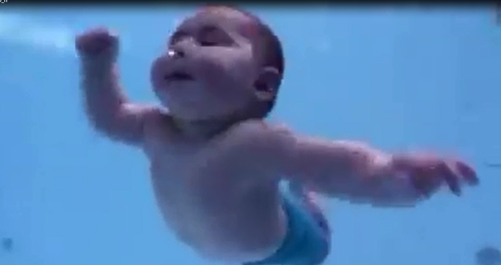 Phan ung dang yeu cua be khi hoc boi hinh anh