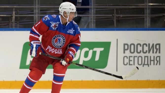 Putin choi khuc con cau trong sinh nhat thu 63 hinh anh