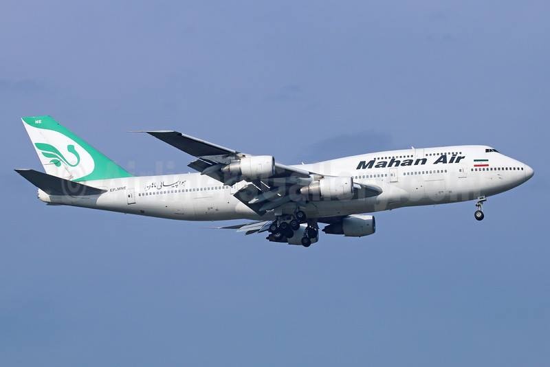 May bay Iran roi dong co giua troi hinh anh