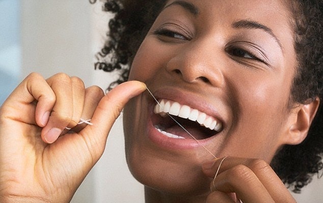 Sai lam khi dung chi nha khoa gay ton hai cho rang hinh anh