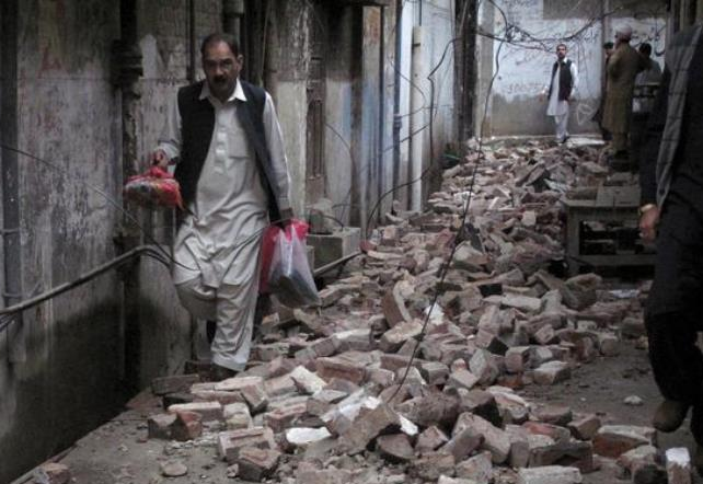 Hien truong ngon ngang sau dong dat o Nam A hinh anh