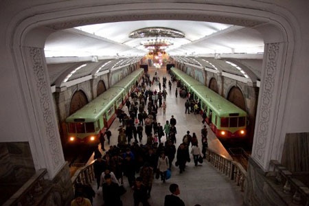 He thong tau dien ngam sau nhat the gioi tai Trieu Tien hinh anh