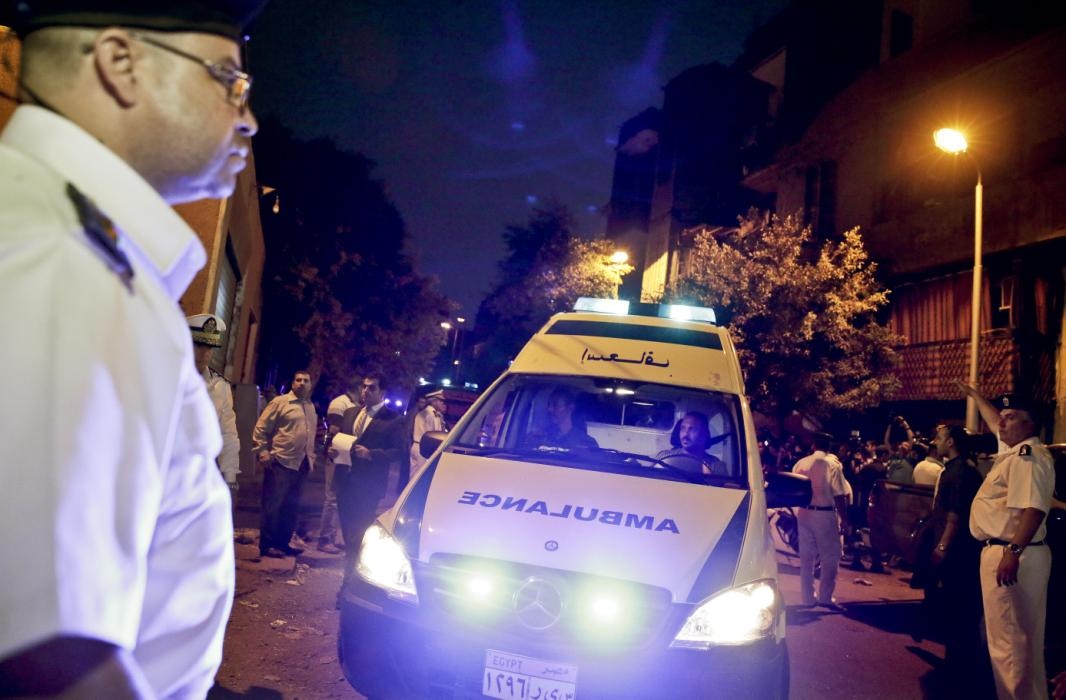 Xe cứu thương chở thi thể nạn nhân