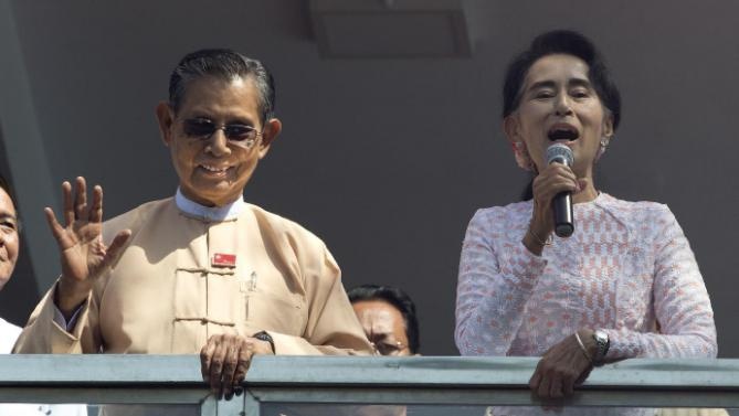 Myanmar chua the thoat khoi bong cua quan doi sau bau cu hinh anh