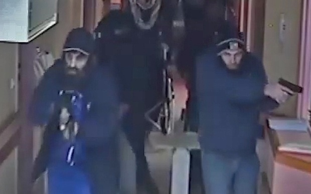 Linh Israel gia trang trong cuoc tan cong vao benh vien hinh anh