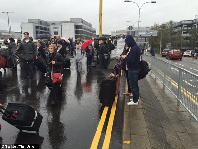 Anh, Duc bat ke mang vu khi nghi giong vu tan cong o Paris hinh anh