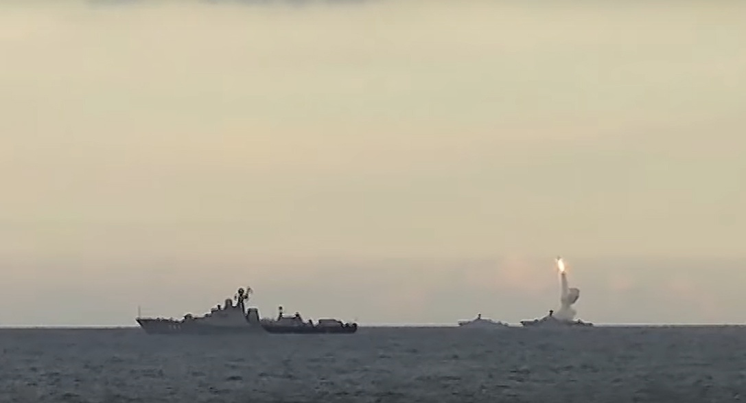 Tau chien Nga tan cong IS bang ten lua tu bien Caspian hinh anh