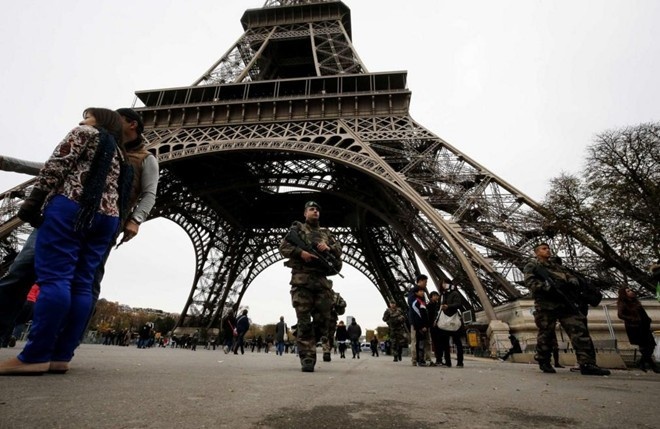 Nan phan biet doi xu nguoi Hoi giao tang sau tham kich Paris hinh anh