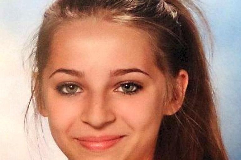 Nu chien binh IS noi tieng mat mang vi dao ngu hinh anh