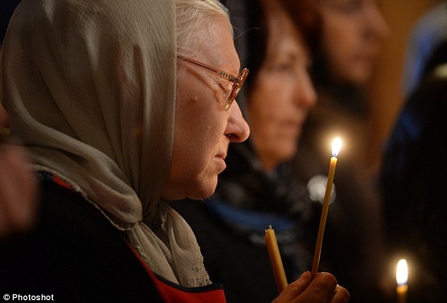 Lực lượng nổi dậy Turkmen ở khu vực biên giới Syria tuyên bố họ bắn Peskov khi ông nhảy dù khỏi máy bay Su-24.