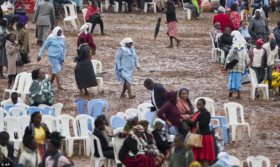 Điều kiện thời tiết xấu không làm giảm nhiệt huyết của những người muốn chiêm ngưỡng người dẫn dắt hơn một tỷ tín đồ Công giáo. 
