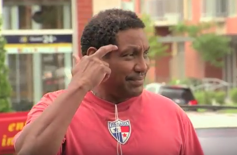 Dua tre bien mat sau khi chui vao lo suoi hinh anh