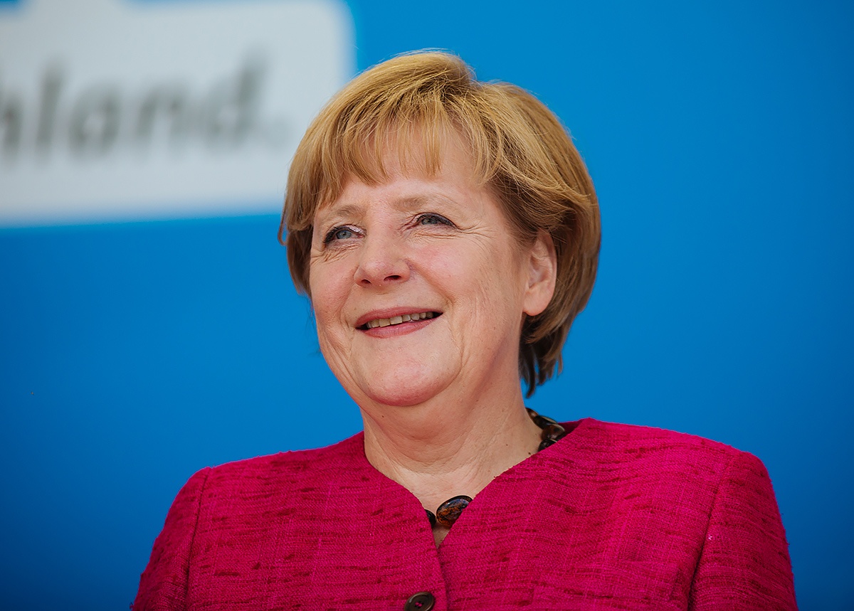 Ngày 9/12, tạp chí TIME danh tiếng của Mỹ bình chọn nữ Thủ tướng Đức Angela Merkel trở thành Nhân vật của năm vì những ảnh hưởng đối với tình hình thế giới trong năm 2015. Bà là người phụ nữ thứ 4 trên thế giới nhận vinh dự này kể từ năm 1927.Thủ tướng Đức Angela Merkel được mệnh danh là người đàn bà thép và đứng đầu danh sách 100 phụ nữ quyền lực nhất thế giới năm thứ 4 liên tiếp do Forbes bình chọn. Ảnh: 
