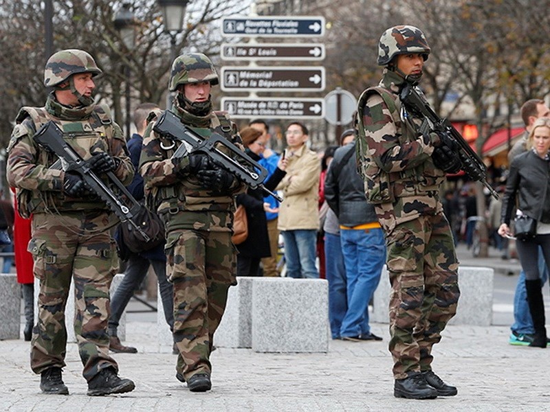 Xac dinh nghi pham thu 3 danh bom nha hat Bataclan o Paris hinh anh