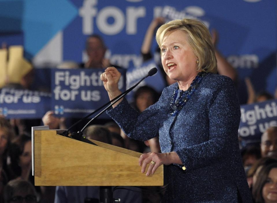 Bà Hillary Clinton phát biểu 