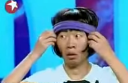 Chang trai gia gai xau, hat giong nu hinh anh