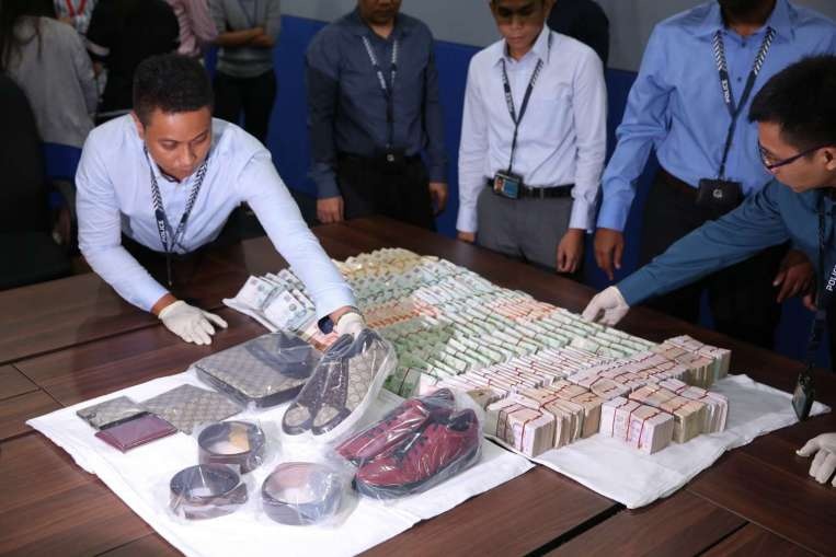 Hai nguoi Viet pha ket de trom tien o Singapore nhu the nao? hinh anh