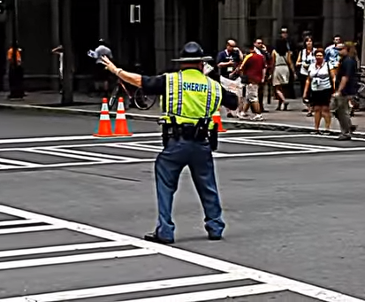 Canh sat giao thong vui tinh hinh anh