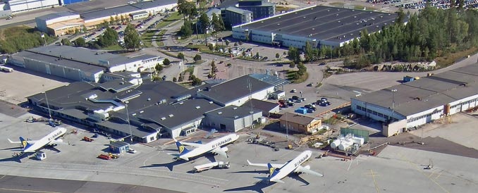 Thuy Dien so tan san bay vi lo ngai bom hinh anh