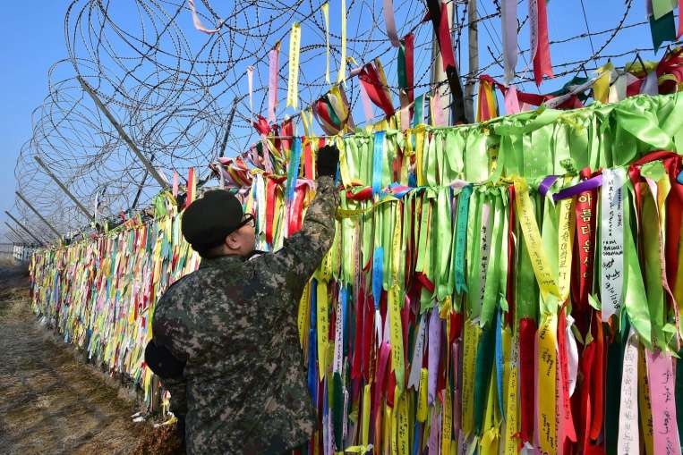 Nguoi Han Quoc binh than truoc tin Trieu Tien thu bom hinh anh