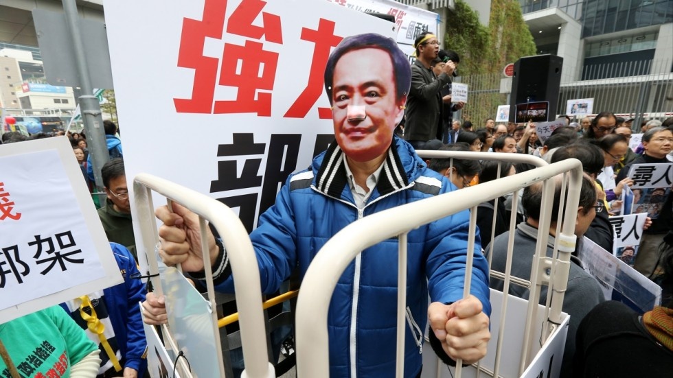 Dan Hong Kong doi Trung Quoc tra loi ve 5 nguoi mat tich hinh anh