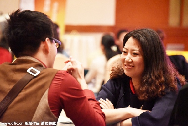 Thanh nien TQ chi 32 USD moi gio thue nguoi yeu dip Tet hinh anh