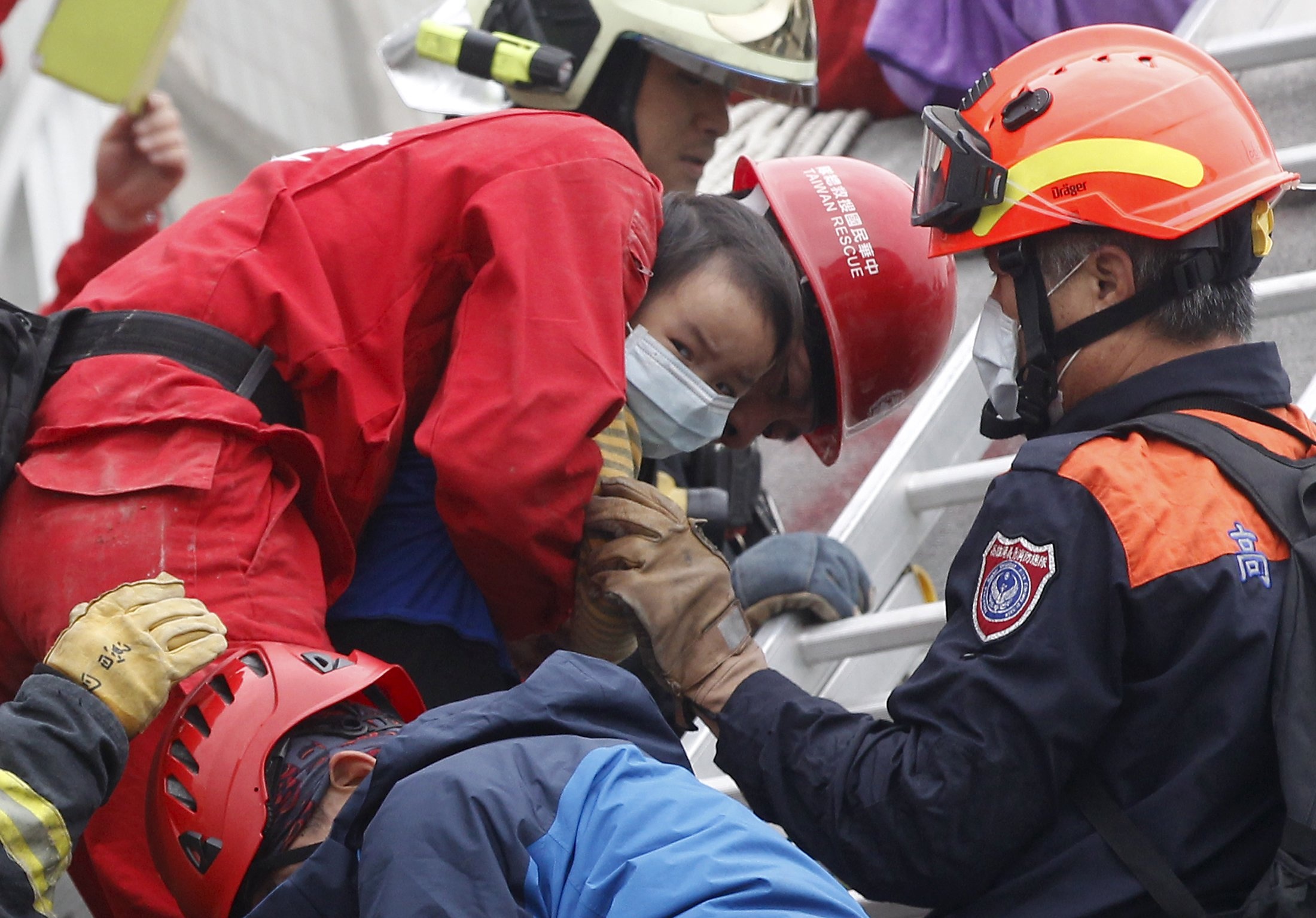 Nhan chung vu dong dat o Dai Loan tuong minh sap chet hinh anh