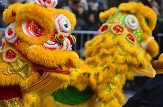 Nguoi chau A mua lan, rong mung nam moi o My hinh anh