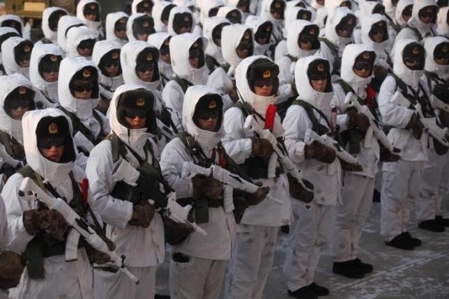 Quan doi Trung Quoc lap duong day nong chong tham nhung hinh anh