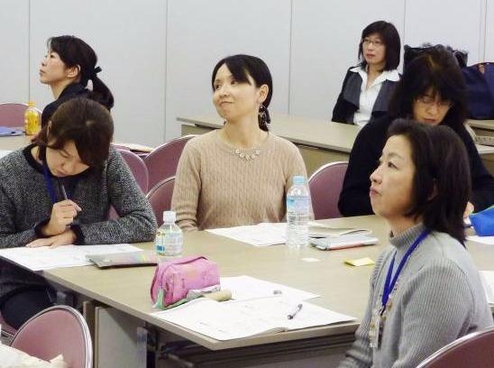 Phu nu Nhat di hoc de giai quyet bai toan viec lam hinh anh