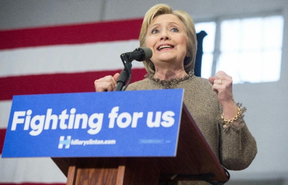 Ba Clinton thang lon tai bau cu bang South Carolina hinh anh