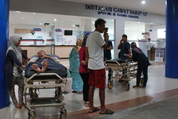 Indonesia dong dat 7, 9 do richter anh 6