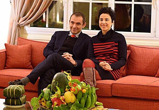 Phu nhan dai su Phap hanh phuc voi 365 ngay 8/3 trong nam hinh anh