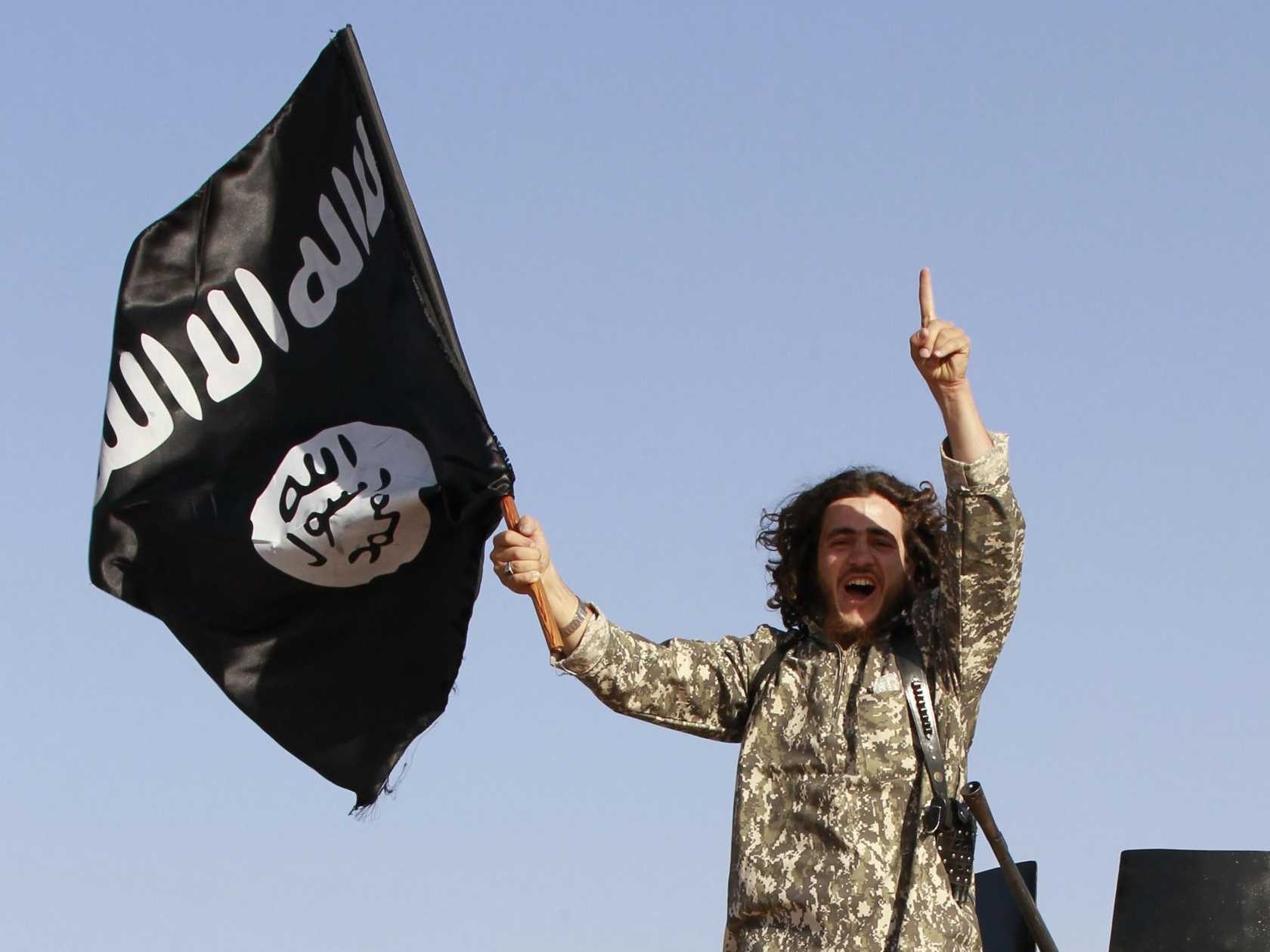 IS tung video xu tu gian diep Nga, doa tan cong ong Putin hinh anh