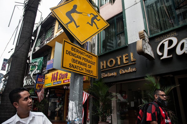 Cach de phong cuop giat,  bien phap chong cuop giat,  cach ngan ngua moc tui,  canh sat the gioi,  thanh pho du lich anh 2