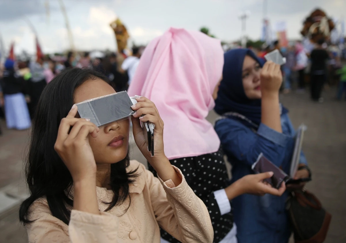 Canh nhat thuc khap the gioi anh 2