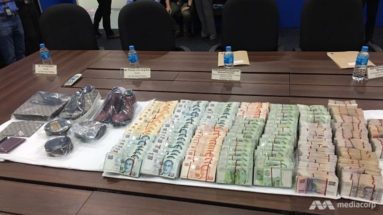 Hai nguoi Viet trom tien o Singapore linh 4,5 nam tu hinh anh