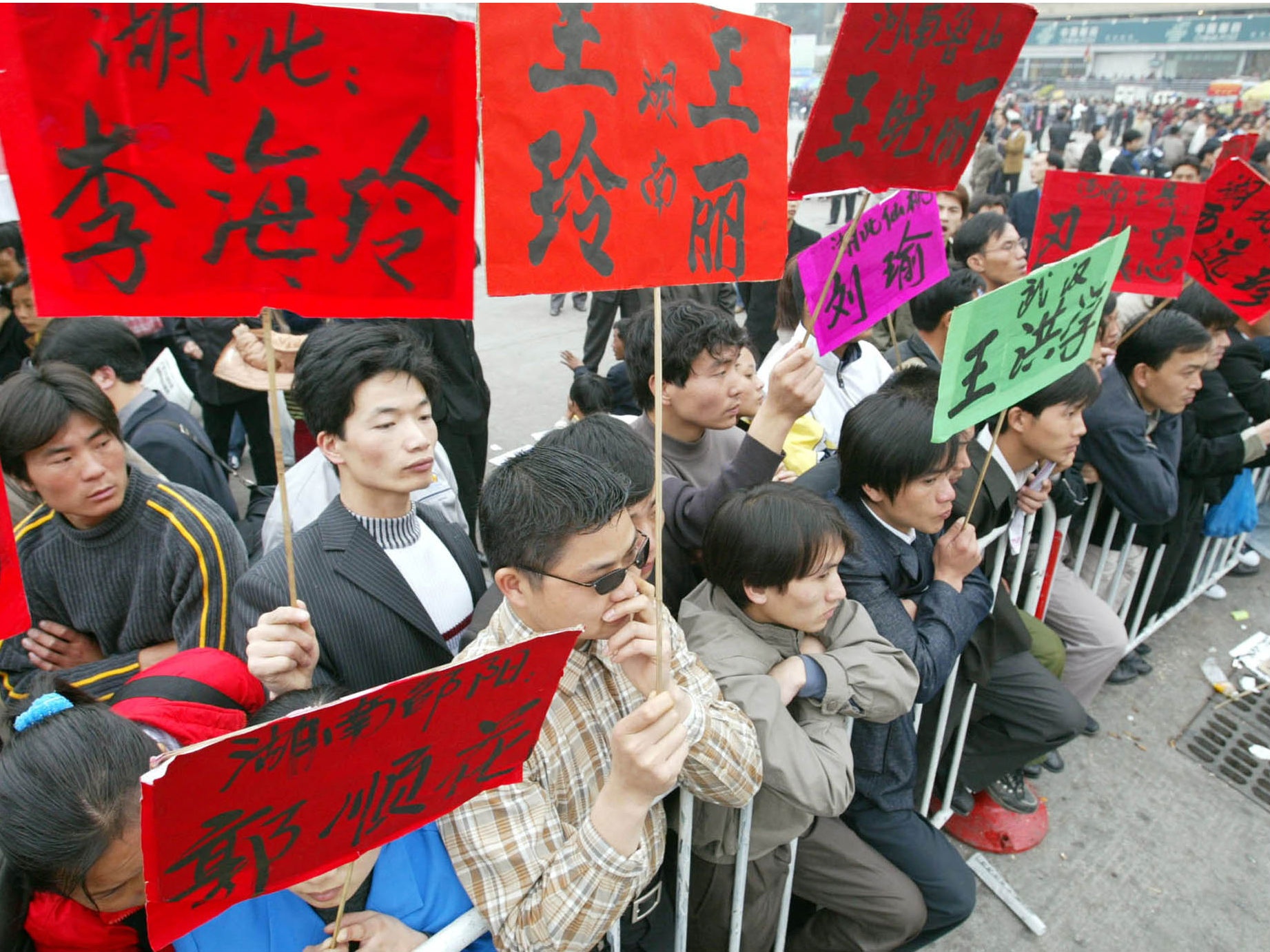 Trung Quoc chat vat voi dinh cong hinh anh