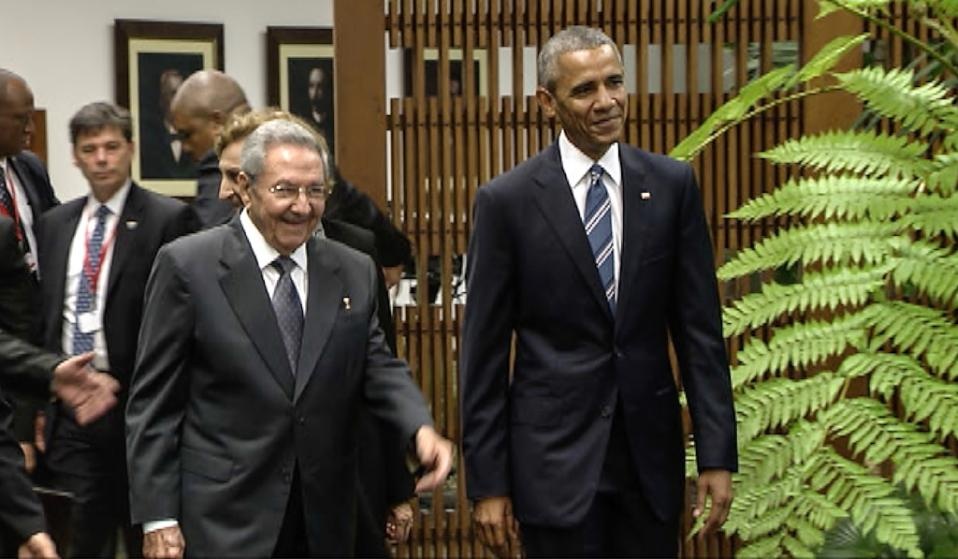 Obama gap chu tich Cuba trong chuyen tham lich su hinh anh