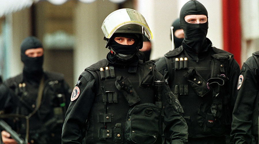 Danh bom khung bo o Bi: Ngau nhien hay am muu tu lau? hinh anh