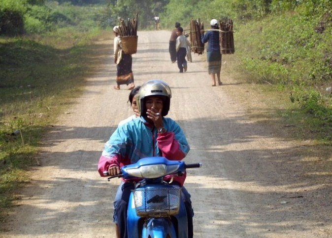 Xa sung tai Lao, 6 cong dan Trung Quoc bi thuong hinh anh