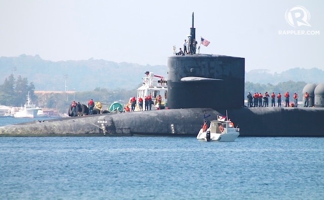 Philippines tinh lap ham doi tau ngam doi pho Trung Quoc hinh anh