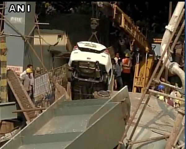 Sap cau o An Do, 15 nguoi chet, 150 nguoi mac ket hinh anh